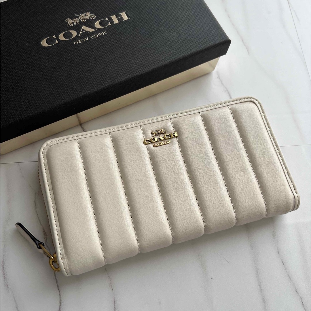 41 極上美品 COACH コーチ 長財布 ラウンドファスナーレディース