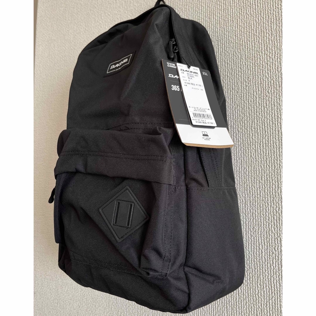 Dakine(ダカイン)の新品　ダカイン　バックパック　リュック　黒 レディースのバッグ(リュック/バックパック)の商品写真