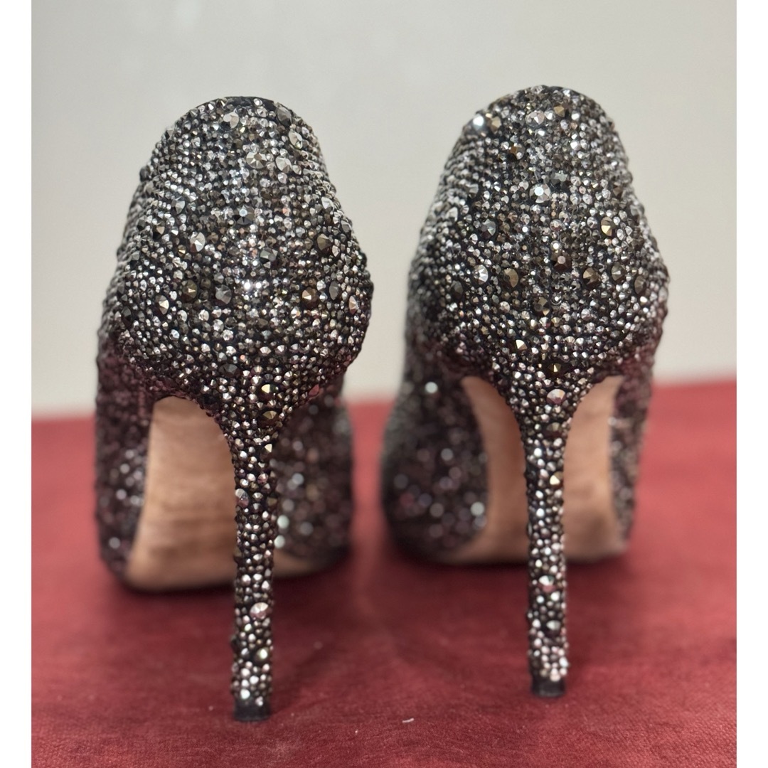 JIMMY CHOO(ジミーチュウ)のジミーチュウ スワロフスキー ブラック  レディースの靴/シューズ(ハイヒール/パンプス)の商品写真