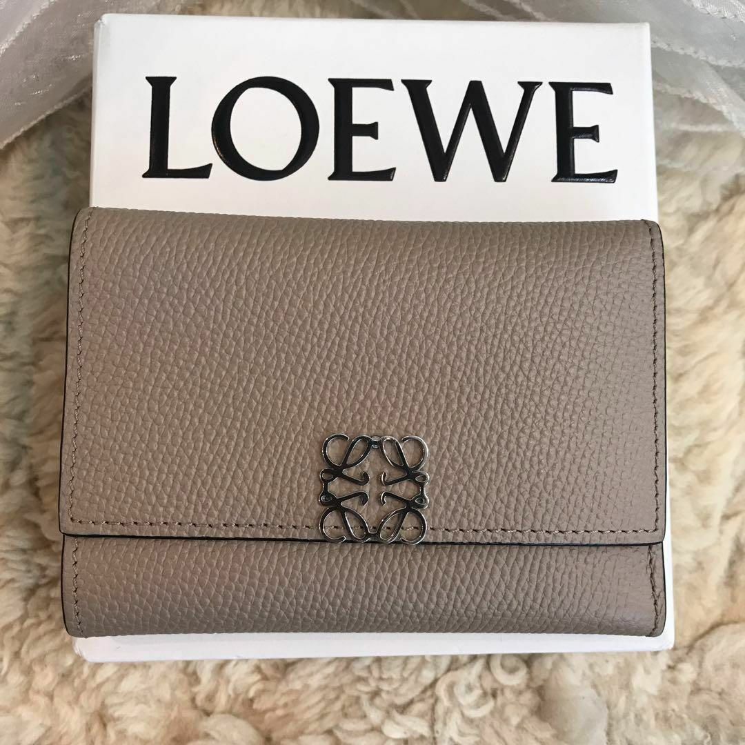 ☆美品☆LOEWE　バーティカルウォレット　スモール　三つ折り財布　サンドレザー色