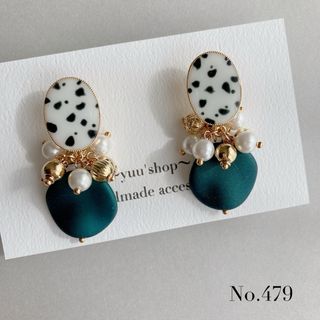 グリーン緑×ダルメ　ドット　パール＆ビーズ　ピアス　イヤリング　ステンレス金具(ピアス)