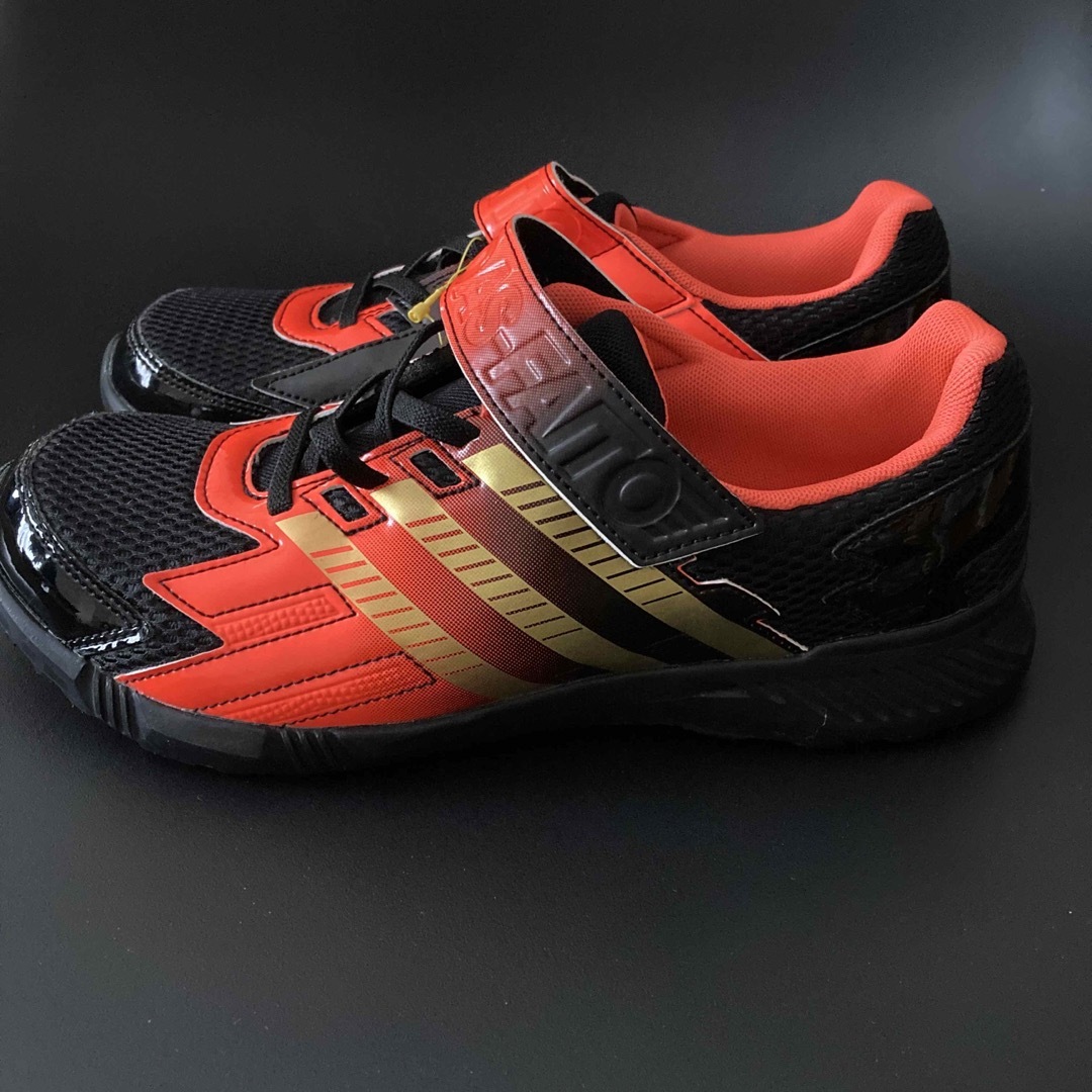 adidas(アディダス)の未使用　アディダス  ジュニアスニーカー  24.5 ㎝　オレンジ キッズ/ベビー/マタニティのキッズ靴/シューズ(15cm~)(スニーカー)の商品写真