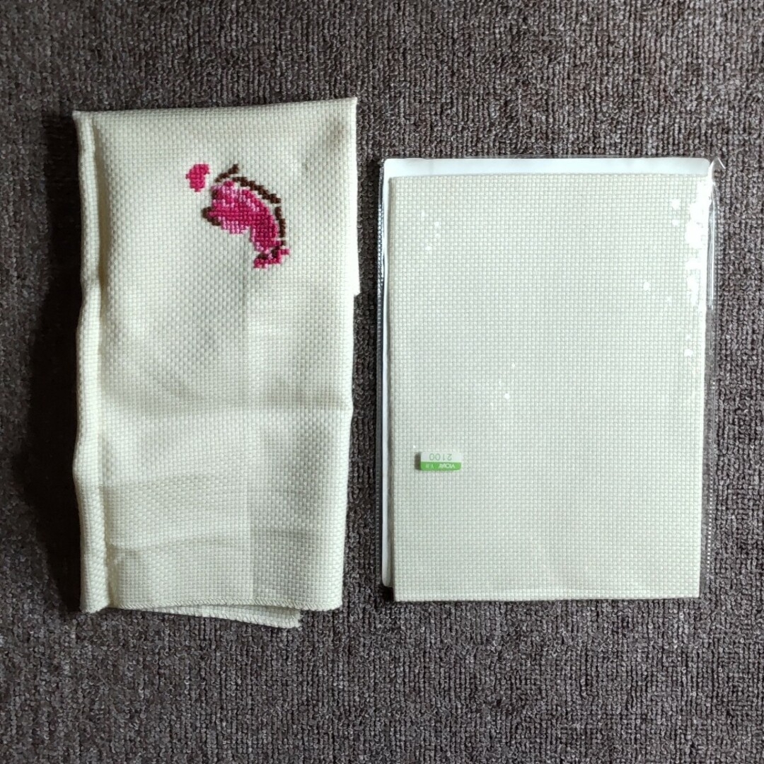 ビオレ刺繍 クロスステッチ布、図案 2セットの通販 by まろすけ ビオレ刺繍 クロスステッチ布、図案 2セットの通販 by まろすけ
