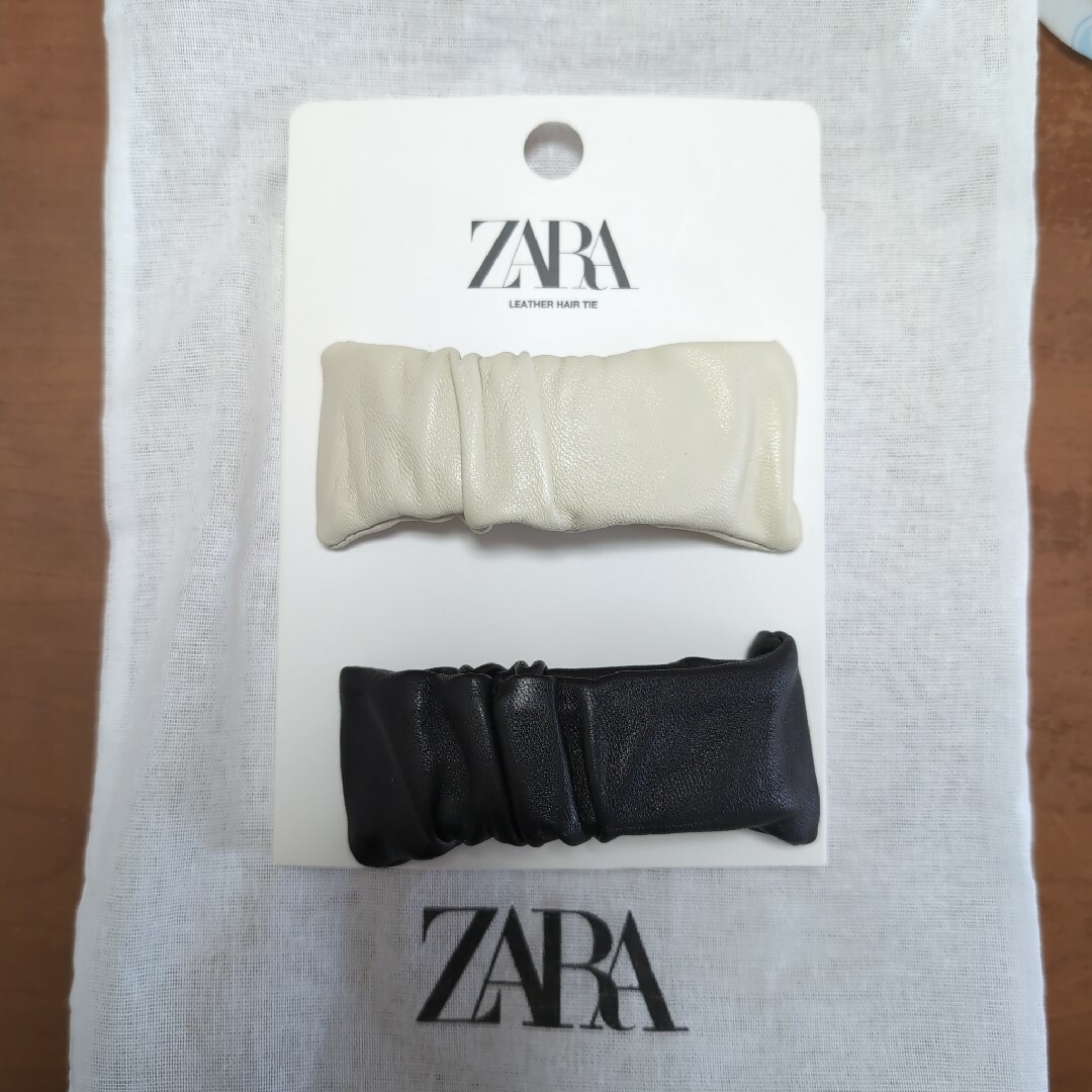 ZARA(ザラ)のZARA　レザーシュシュセット レディースのヘアアクセサリー(ヘアゴム/シュシュ)の商品写真