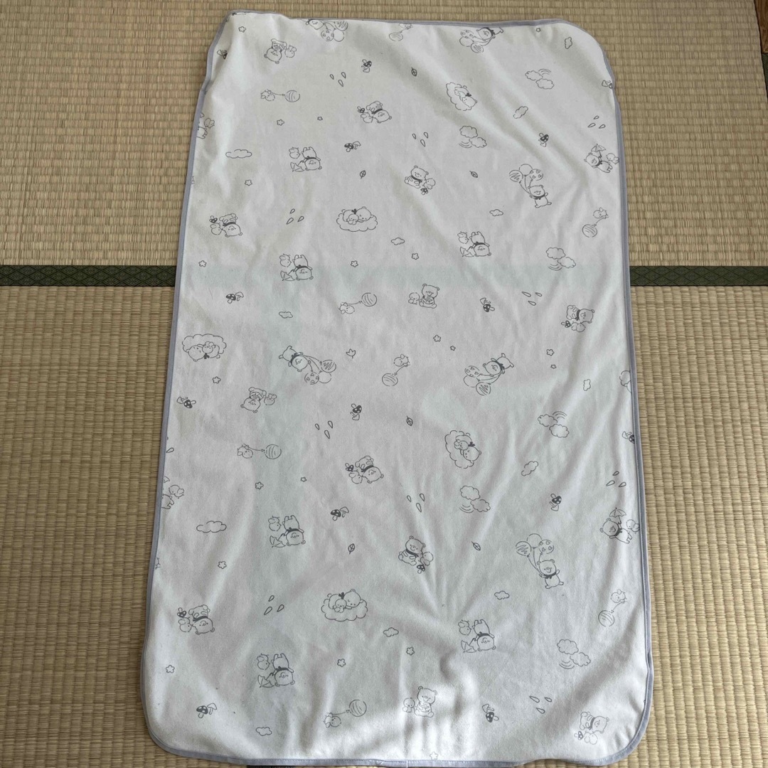 赤ちゃんの城(アカチャンノシロ)の【18000円相当】赤ちゃんの城敷布団マットレス　フィットシーツ2枚　防水シーツ キッズ/ベビー/マタニティの寝具/家具(ベビー布団)の商品写真