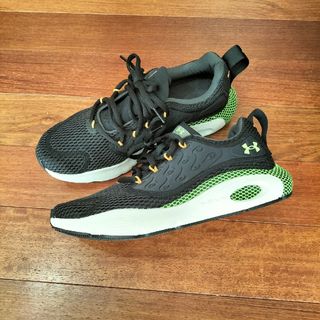 アンダーアーマー(UNDER ARMOUR)の新品　アンダーアーマー　スニーカー(スニーカー)