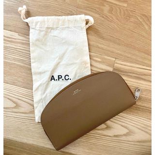 アーペーセー(A.P.C)のA.P.C. ハーフムーンウォレット　マロングラッセ(財布)