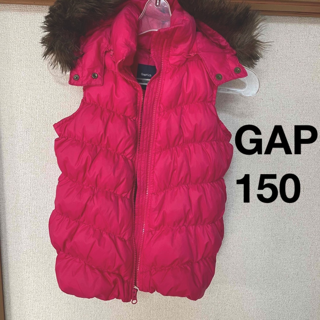 GAP Kids(ギャップキッズ)の冬セール値下げ↓キッズ　130  GAP kids ダウンベスト ワインカラー  キッズ/ベビー/マタニティのキッズ服女の子用(90cm~)(ジャケット/上着)の商品写真