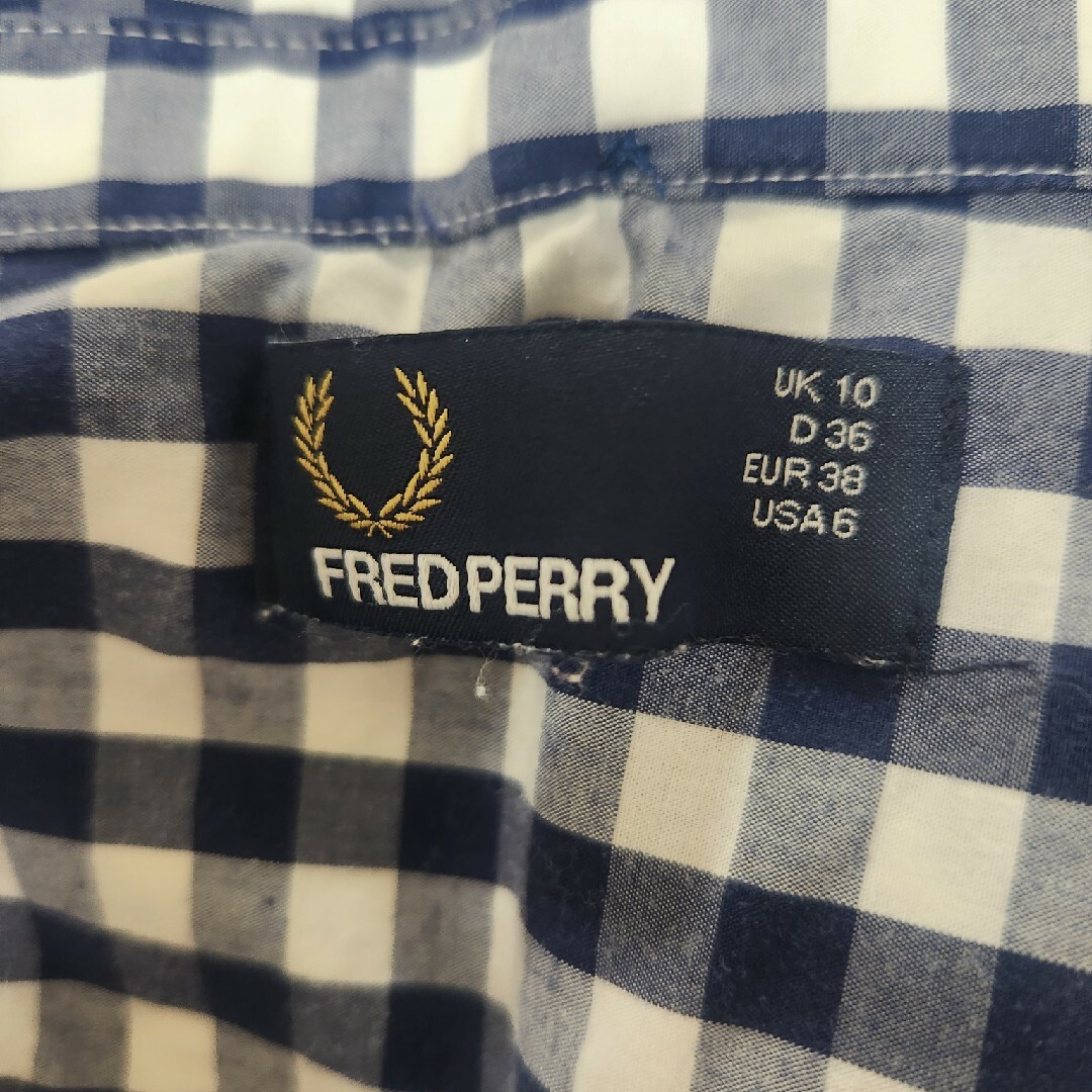 FRED PERRY(フレッドペリー)のFRED PERRY　フレッドペリー　半袖ブラウス　レディース レディースのトップス(ポロシャツ)の商品写真