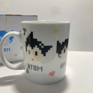 スリーコインズ(3COINS)のTEZUKA OSAMU × TOKYO PiXEL 8bit マグカップ(グラス/カップ)