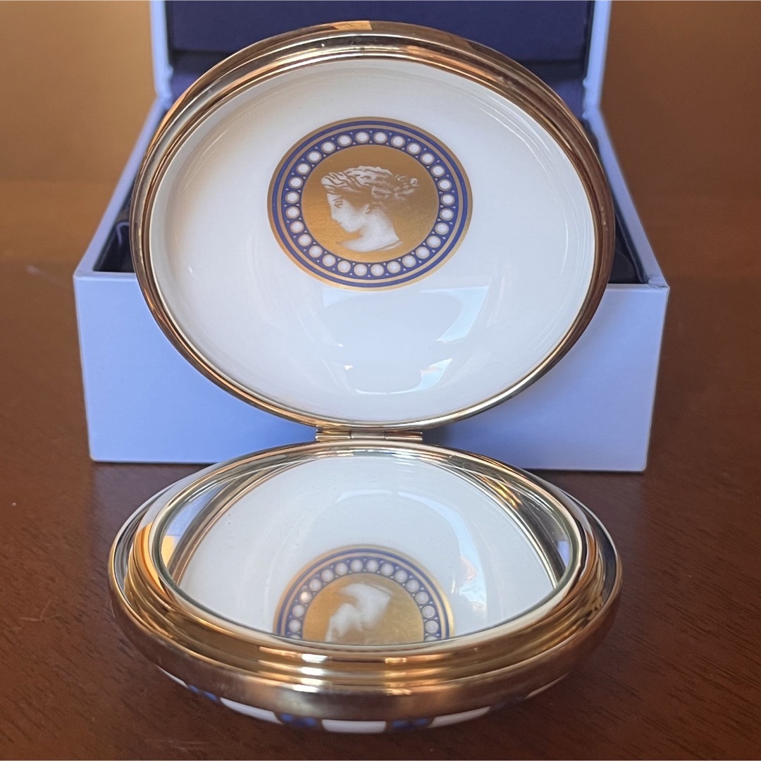 新品】希少品 ウェッジウッド☆クイーンカメオ☆コンパクト 新品】希少品 ウェッジウッド☆クイーンカメオ☆コンパクト