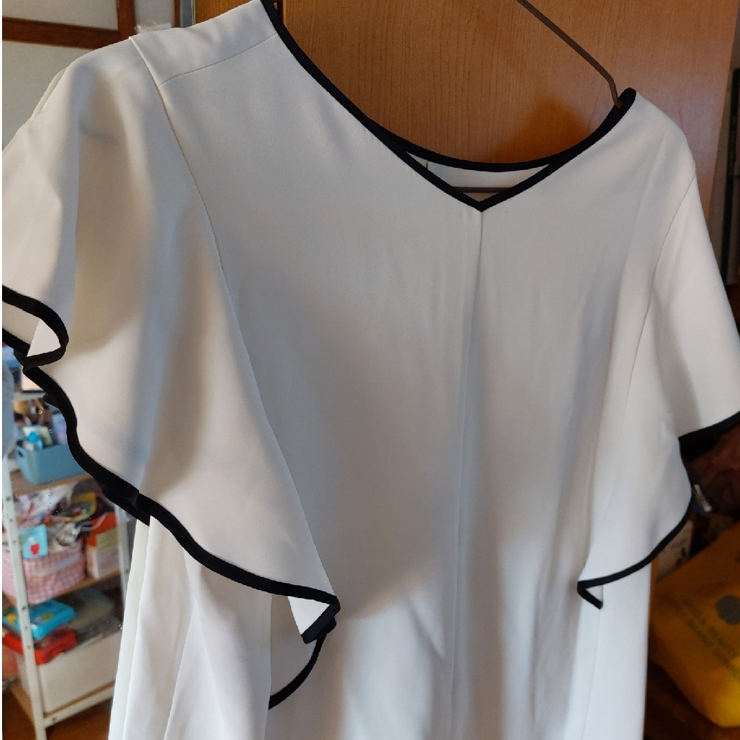 THE SUIT COMPANY(スーツカンパニー)のバイカラーブラウス レディースのトップス(シャツ/ブラウス(半袖/袖なし))の商品写真