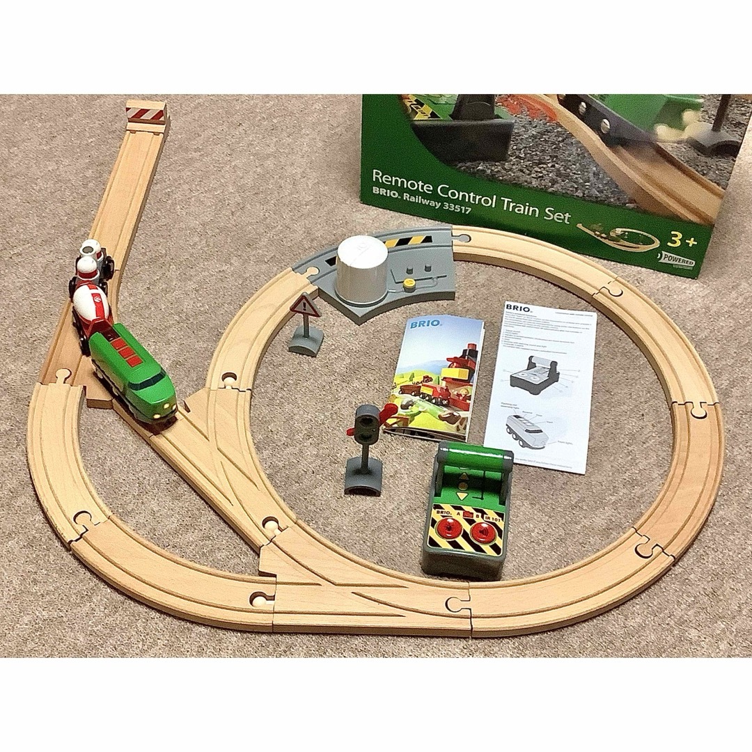 BRIO(ブリオ)のBRIOリモートコントロールトレインセット BRIO緑色ケース付き エンタメ/ホビーのおもちゃ/ぬいぐるみ(鉄道模型)の商品写真