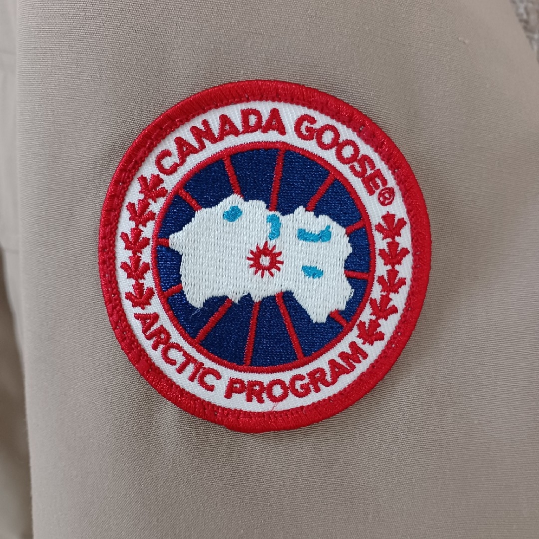 カナダグース　カムループス　M メンズのジャケット/アウター(ダウンジャケット)の商品写真