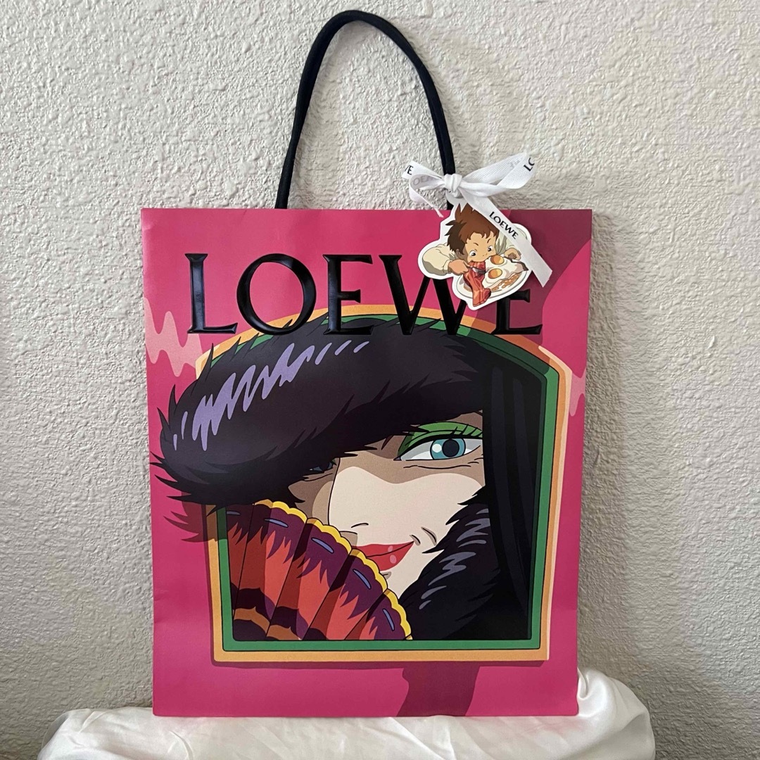 LOEWE(ロエベ)のLOEWE ロエベ ハウルの動く城 コラボ　ショップ袋　荒地の魔女 レディースのバッグ(ショップ袋)の商品写真