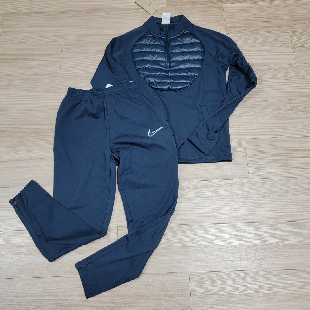 NIKE(ナイキ)の値下げNIKEジュニア Therma-FIT アカデミー ドリルトップ&パンツ スポーツ/アウトドアのサッカー/フットサル(ウェア)の商品写真