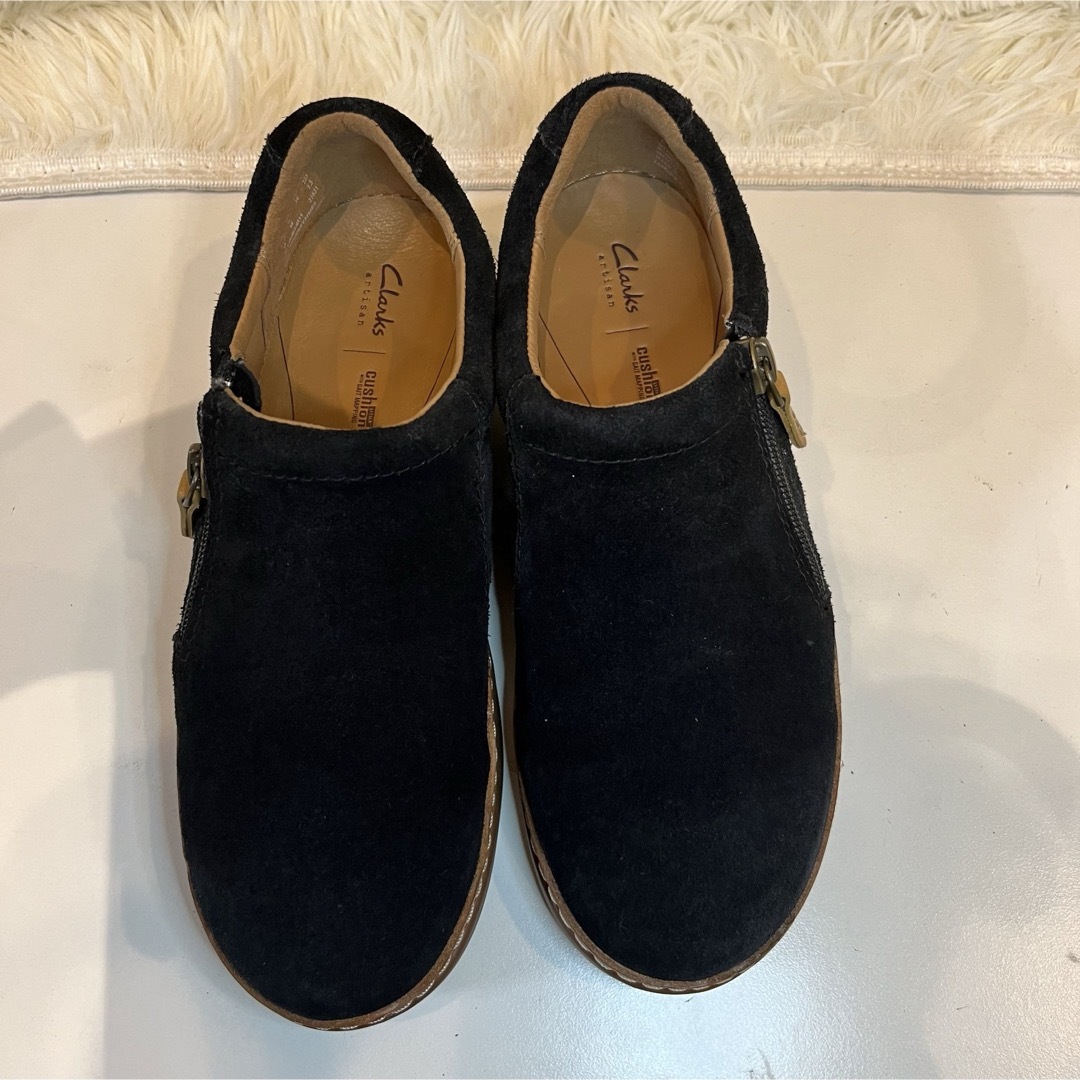 Clarks(クラークス)の極美品　クラークス　スエード　サイドジップ　23cm レディースの靴/シューズ(スリッポン/モカシン)の商品写真