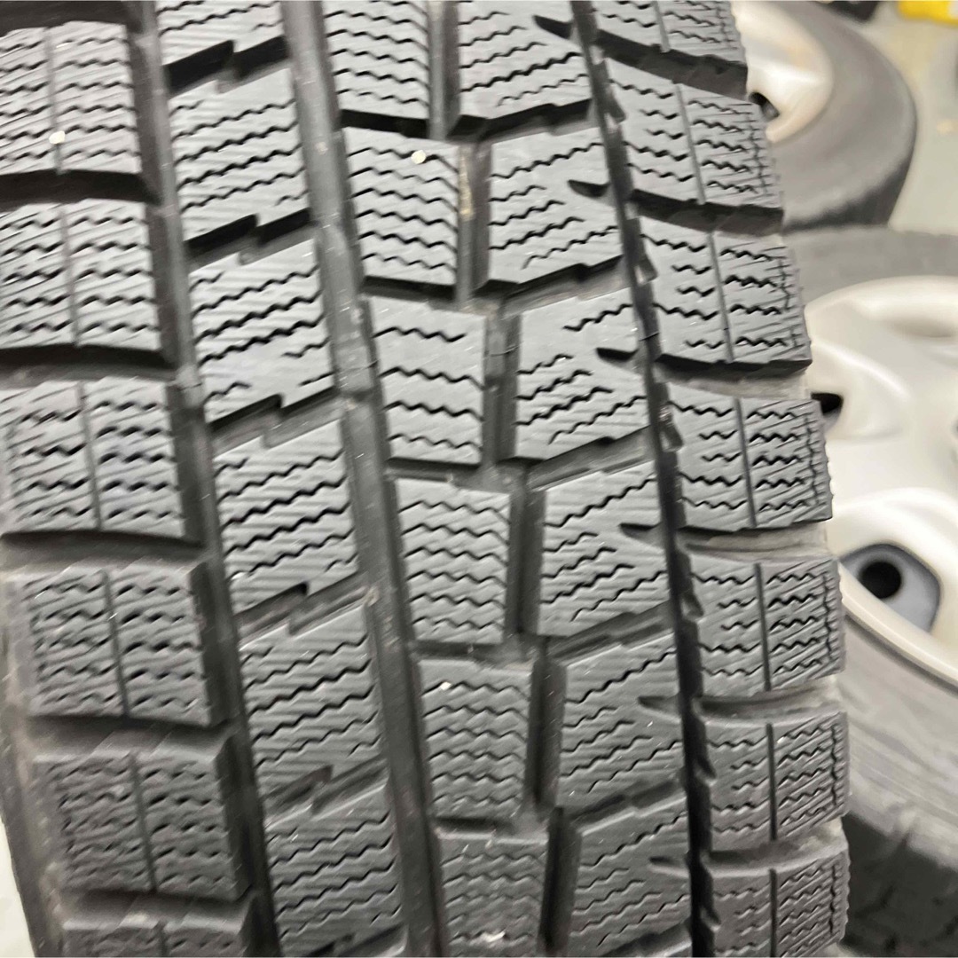 DUNLOP(ダンロップ)のトヨタカローラランクススタッドレスタイヤ175/70R14 NZE121 自動車/バイクの自動車(タイヤ・ホイールセット)の商品写真