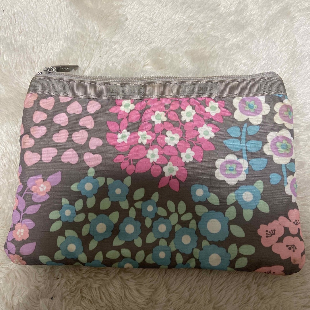 LeSportsac(レスポートサック)のレスポサック　レスポートサック　花柄　ポーチ レディースのファッション小物(ポーチ)の商品写真