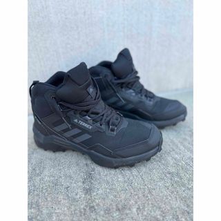 adidasハイカットスニーカー（GORE-TEX）(スニーカー)