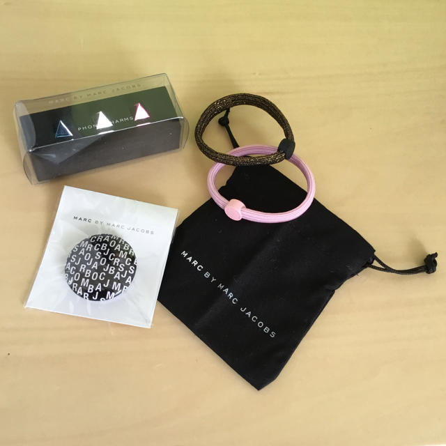 MARC BY MARC JACOBS(マークバイマークジェイコブス)のmarc by marc jacobs まとめグッズセット レディースのアクセサリー(ブレスレット/バングル)の商品写真