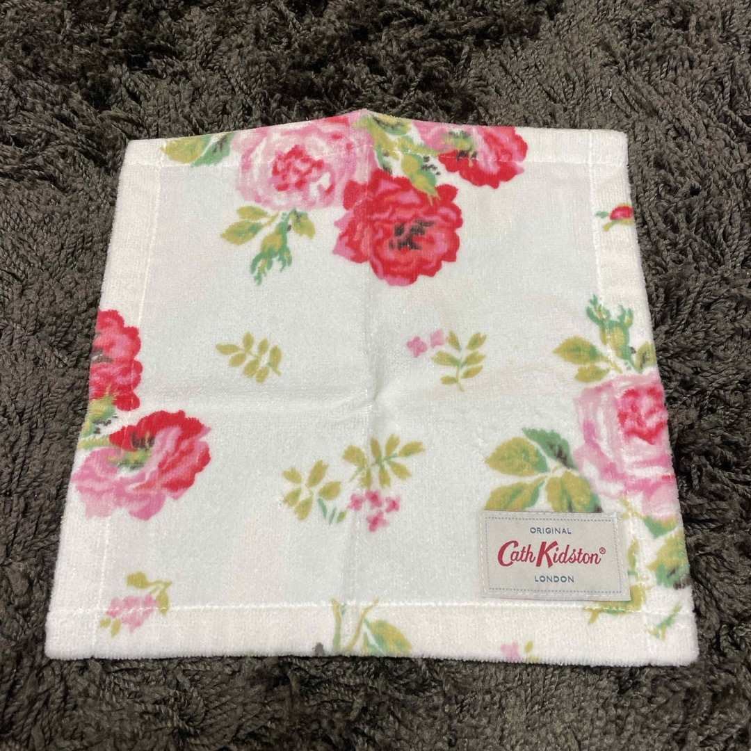 Cath Kidston(キャスキッドソン)のキャスキッドソン　ハンドタオル エンタメ/ホビーのアニメグッズ(タオル)の商品写真