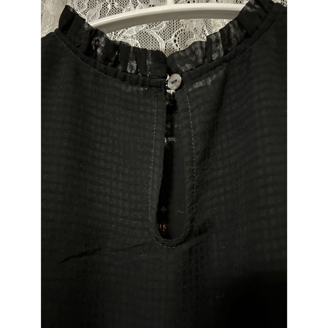 EMODA(エモダ)のEMODA 黒ブラウス レディースのトップス(シャツ/ブラウス(半袖/袖なし))の商品写真