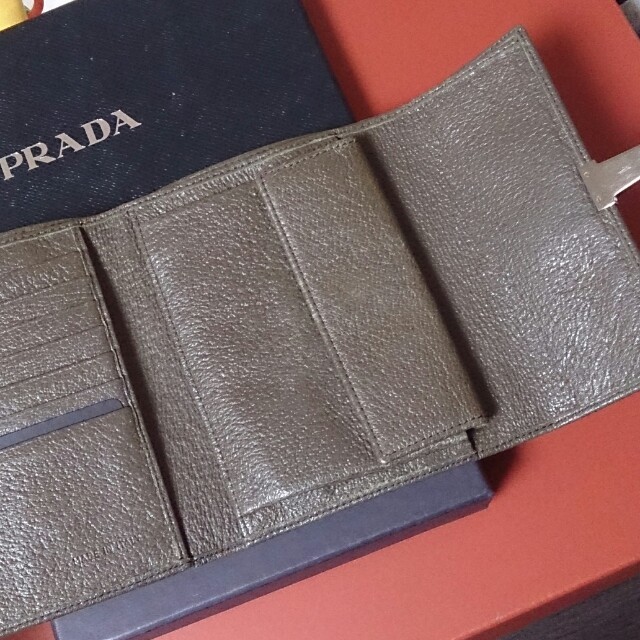 PRADA(プラダ)のPRADA モスグリーンお財布 レディースのファッション小物(財布)の商品写真