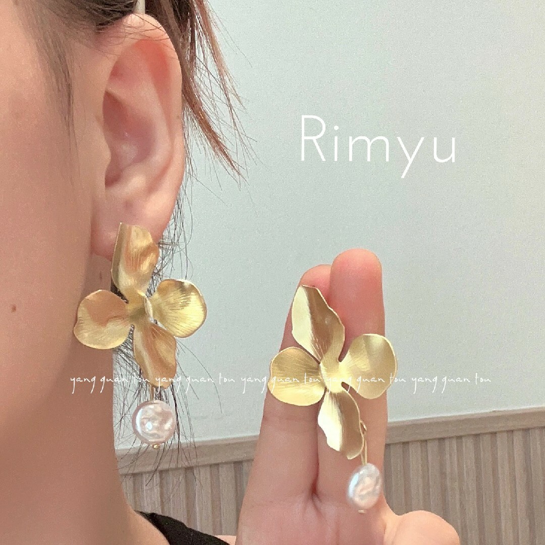 ゴールド　パールピアス　お花　フラワーピアス　ウエディング　アクセサリー6 ハンドメイドのアクセサリー(ピアス)の商品写真