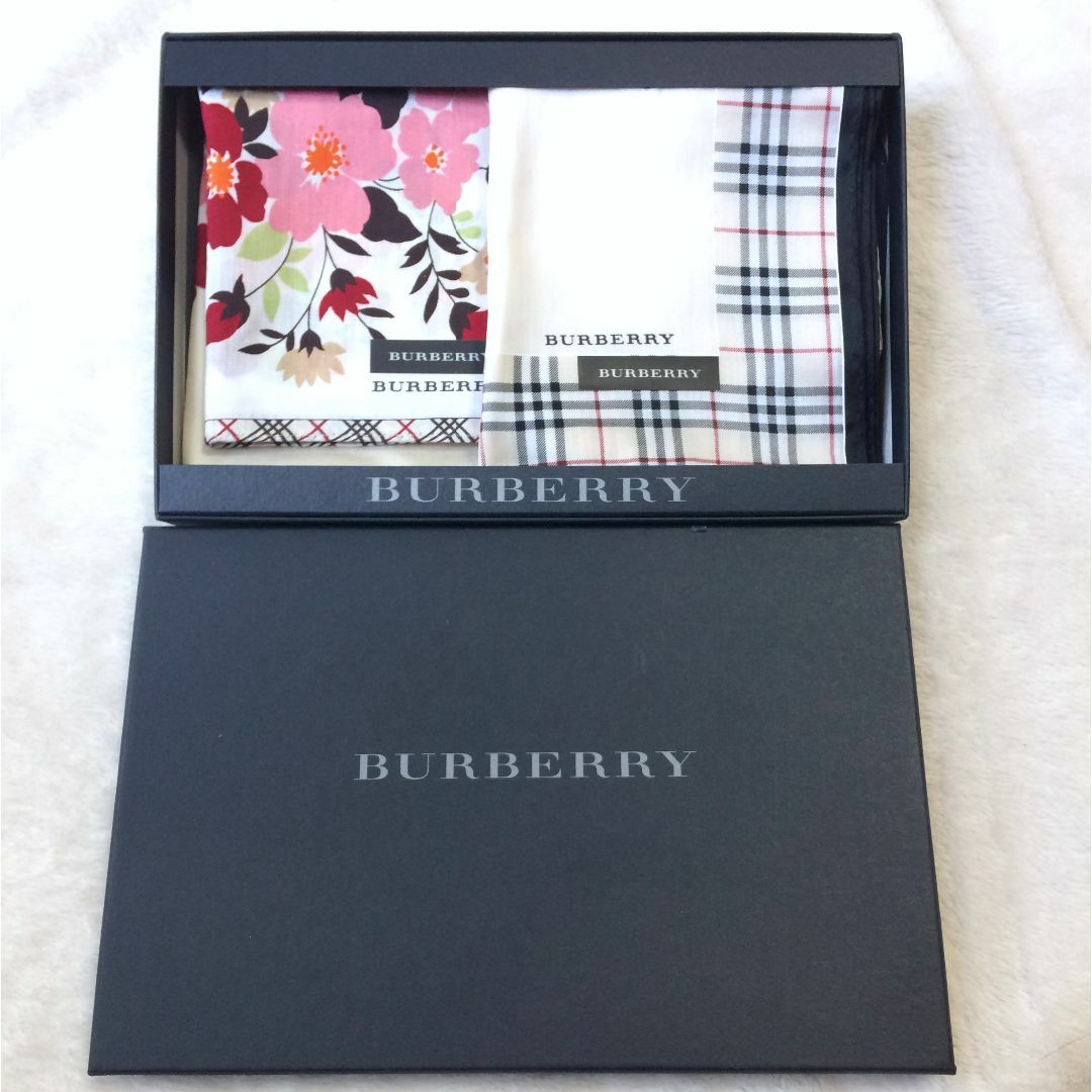 BURBERRY(バーバリー)の【箱付き】新品未使用　バーバリー綿ハンカチ2枚 レディースのファッション小物(ハンカチ)の商品写真