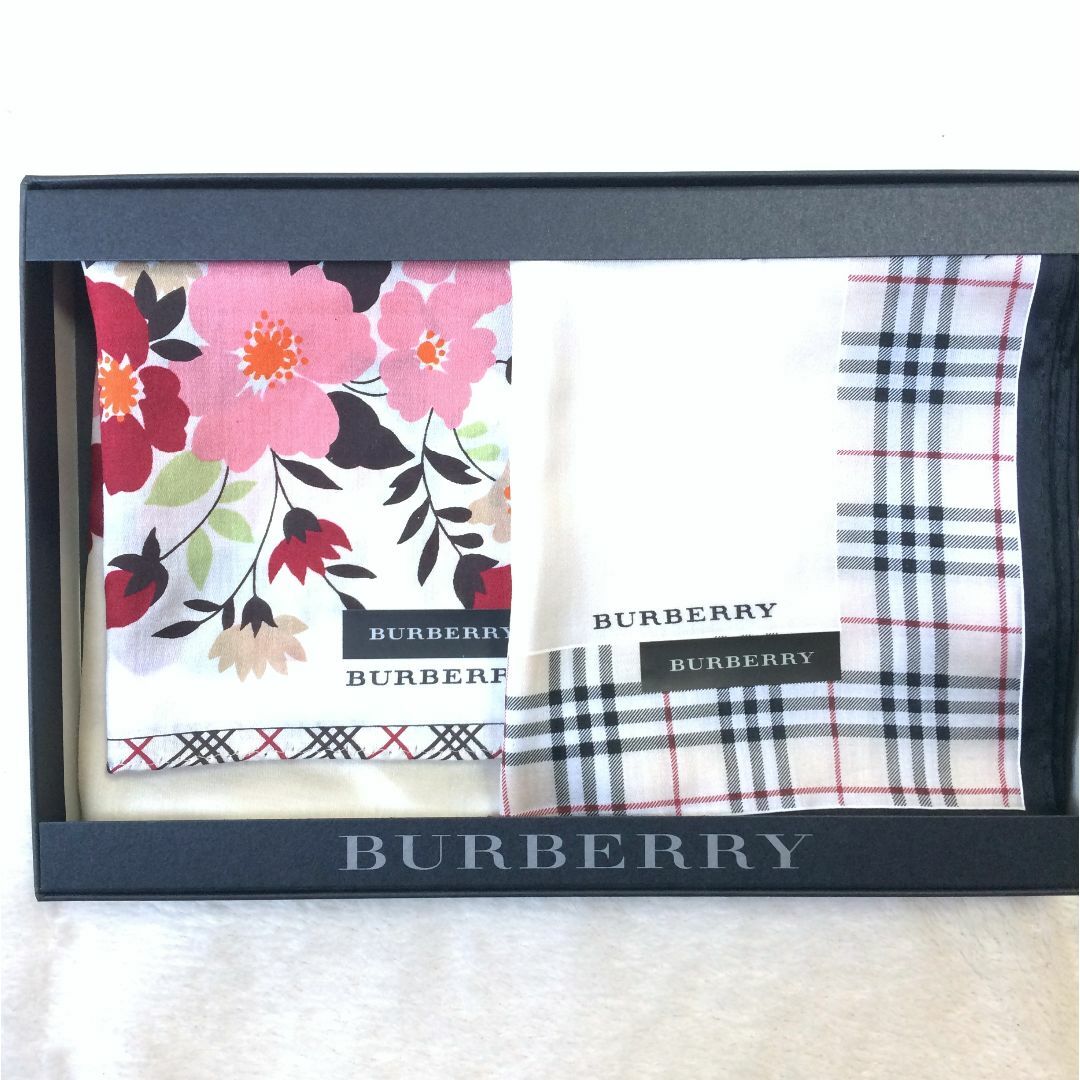 BURBERRY(バーバリー)の【箱付き】新品未使用　バーバリー綿ハンカチ2枚 レディースのファッション小物(ハンカチ)の商品写真