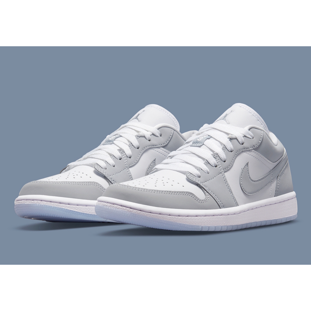 NIKE(ナイキ)の27cm《新品》NIKE WMNS AIR JORDAN 1 LOW グレー メンズの靴/シューズ(スニーカー)の商品写真