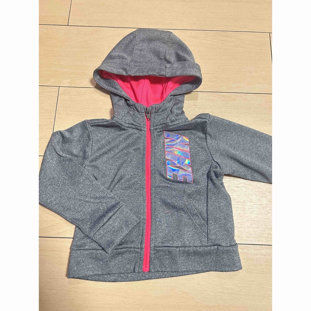 NIKE(ナイキ)のNIKE キッズ/ベビー/マタニティのキッズ服女の子用(90cm~)(ジャケット/上着)の商品写真