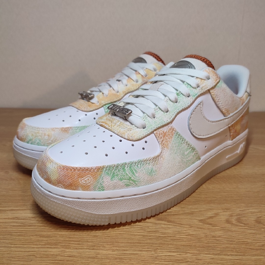 NIKE(ナイキ)の★箱付 NIKE WMNS AIR FORCE 1 '07 LX レディースの靴/シューズ(スニーカー)の商品写真