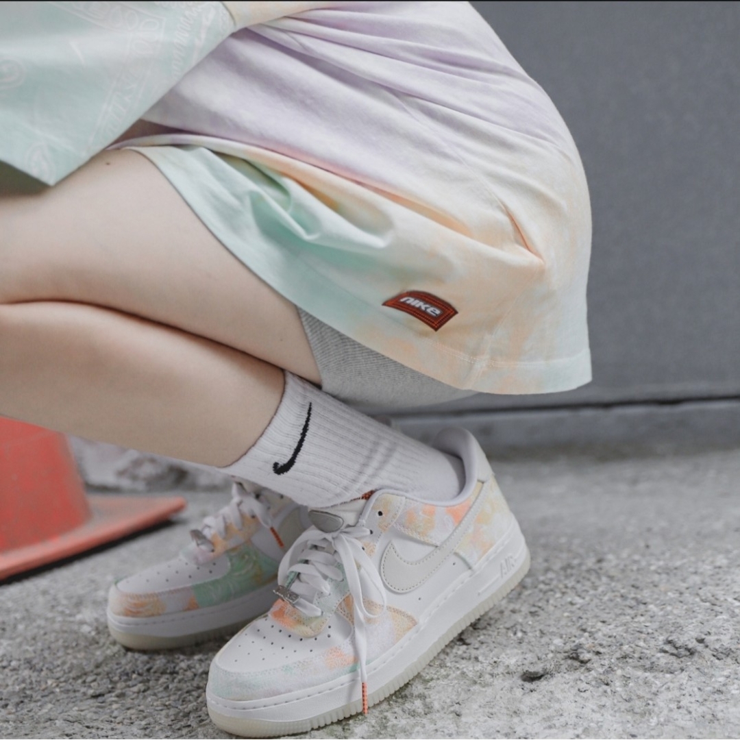 NIKE(ナイキ)の★箱付 NIKE WMNS AIR FORCE 1 '07 LX レディースの靴/シューズ(スニーカー)の商品写真