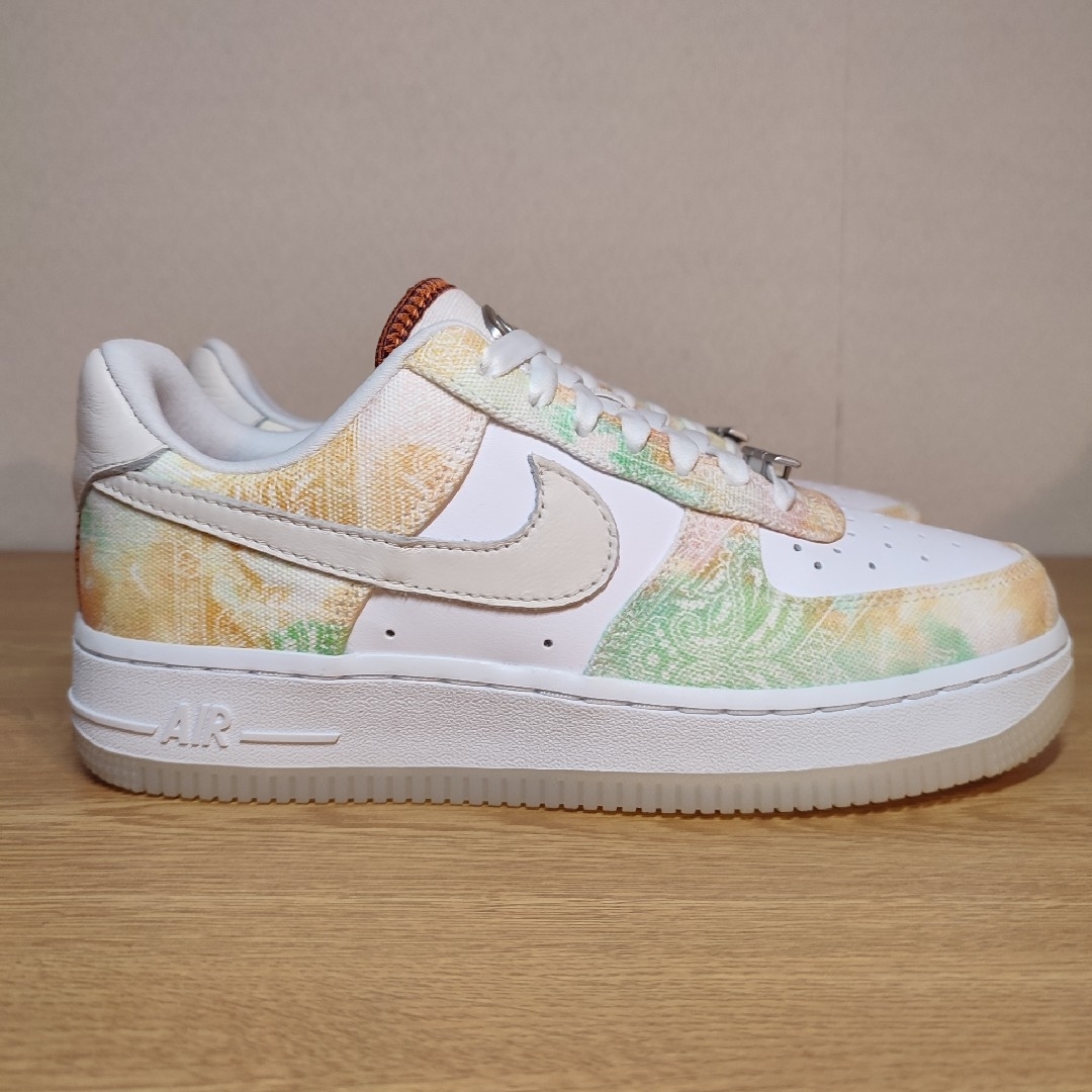 NIKE(ナイキ)の★箱付 NIKE WMNS AIR FORCE 1 '07 LX レディースの靴/シューズ(スニーカー)の商品写真