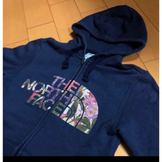 ザノースフェイス(THE NORTH FACE)のTHENORTHFACEボタニカルスウェットパーカー(パーカー)