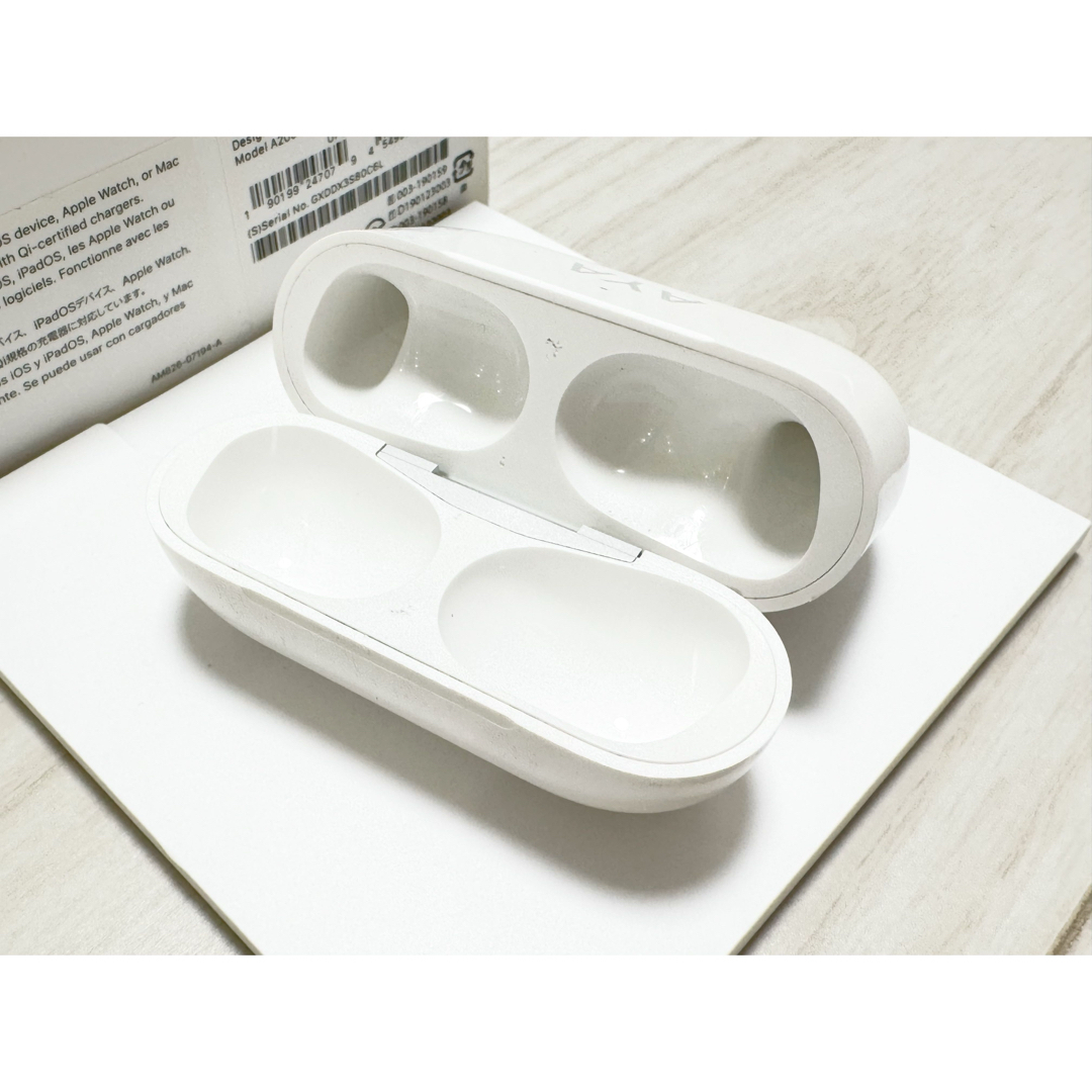 Apple(アップル)の 【国内正規品】 AirPods Pro 第一世代エアーポッズ充電ケース刻印あり スマホ/家電/カメラのオーディオ機器(ヘッドフォン/イヤフォン)の商品写真