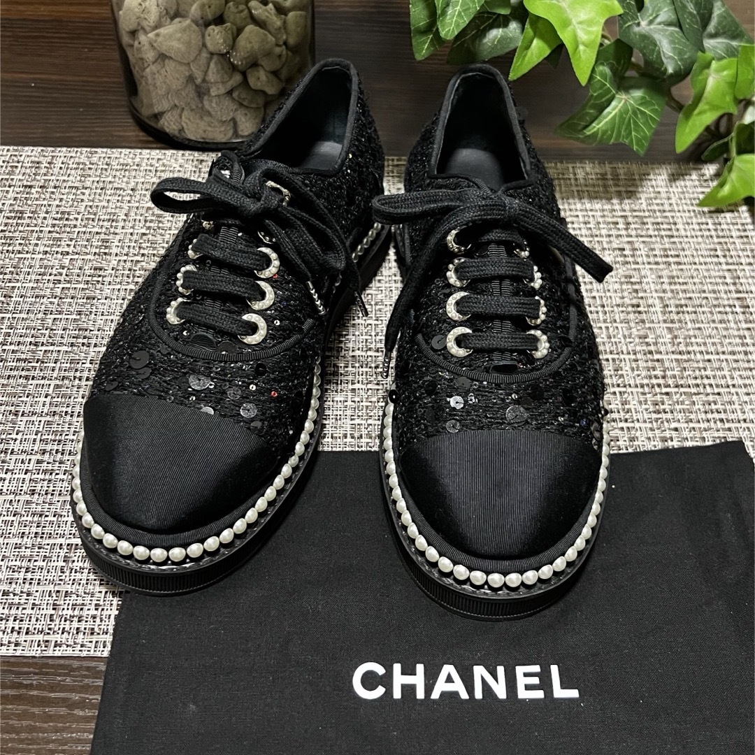 CHANEL(シャネル)のCHANEL シャネル 靴 スニーカー パール ブラック スパンコール 美品 レディースの靴/シューズ(スニーカー)の商品写真