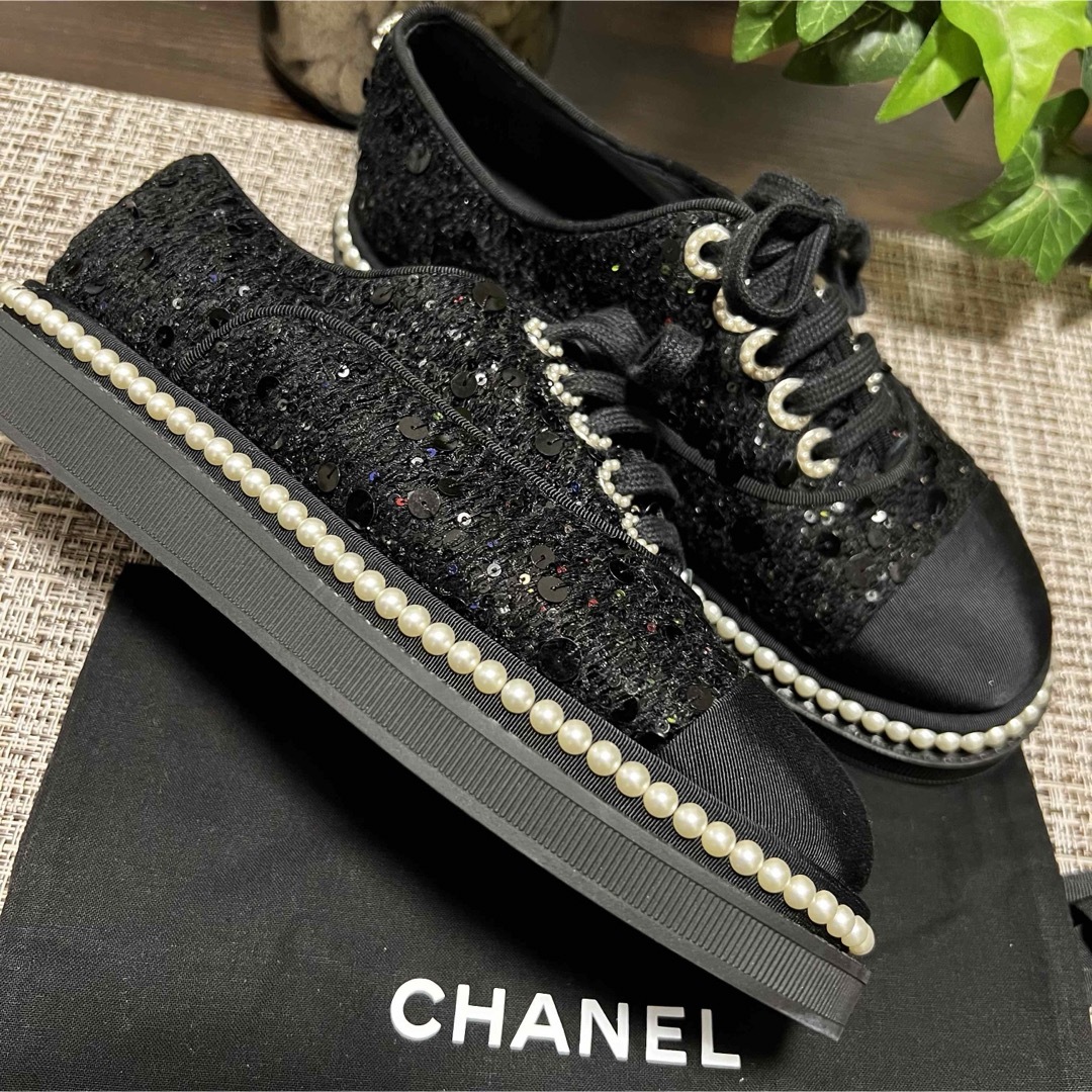 CHANEL(シャネル)のCHANEL シャネル 靴 スニーカー パール ブラック スパンコール 美品 レディースの靴/シューズ(スニーカー)の商品写真