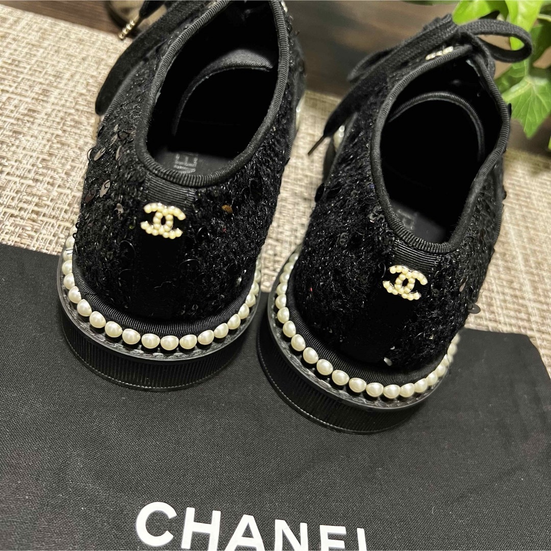 CHANEL(シャネル)のCHANEL シャネル 靴 スニーカー パール ブラック スパンコール 美品 レディースの靴/シューズ(スニーカー)の商品写真