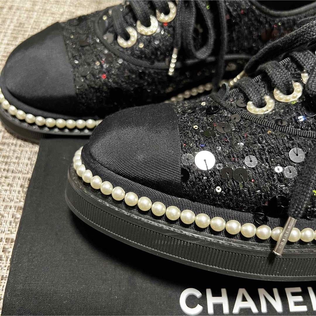 CHANEL(シャネル)のCHANEL シャネル 靴 スニーカー パール ブラック スパンコール 美品 レディースの靴/シューズ(スニーカー)の商品写真