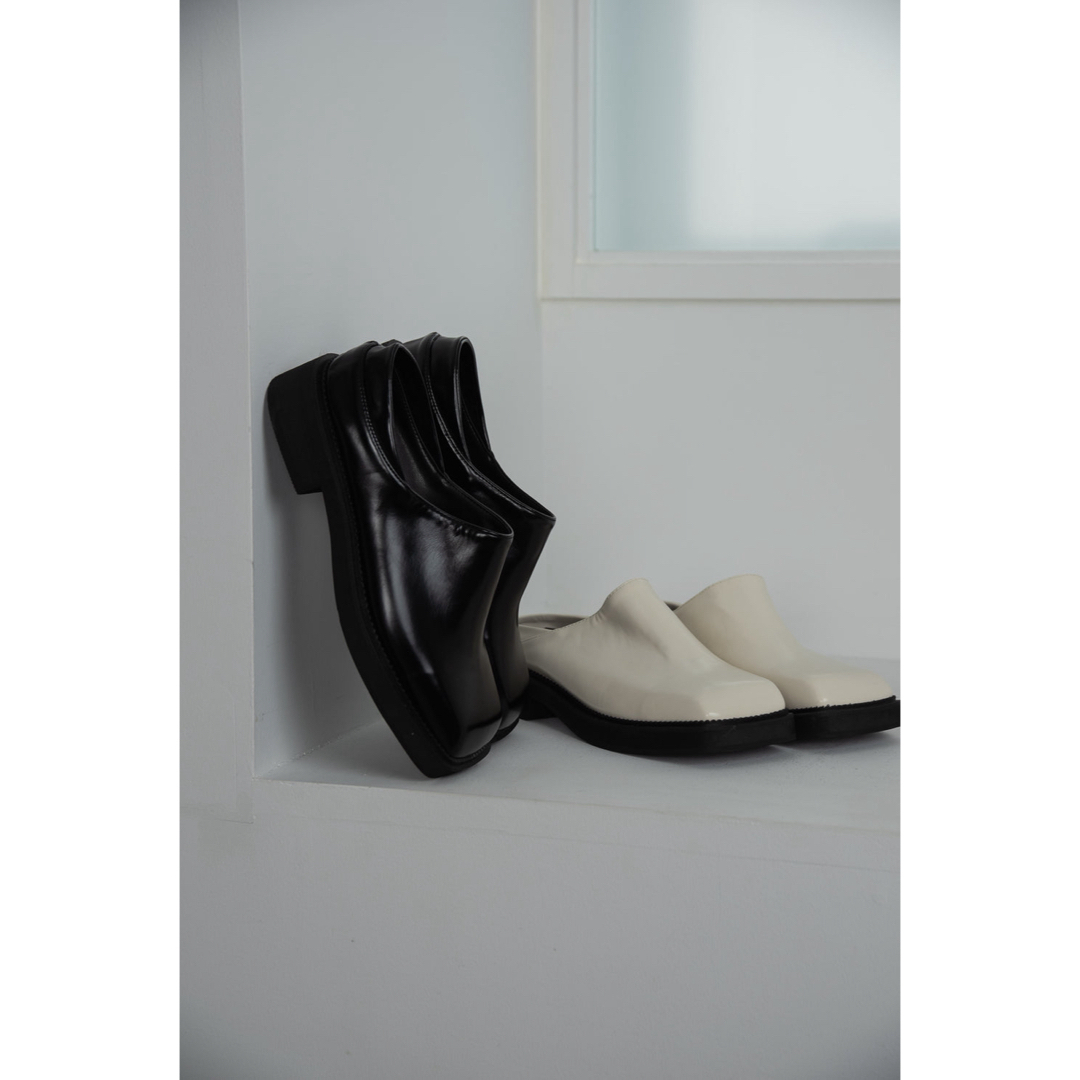 Amiur square toe flat shoes レディースの靴/シューズ(ローファー/革靴)の商品写真