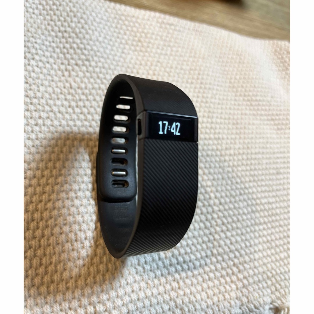 Google(グーグル)の【中古品】Fitbit Charge FB404 黒 スポーツ/アウトドアのトレーニング/エクササイズ(その他)の商品写真