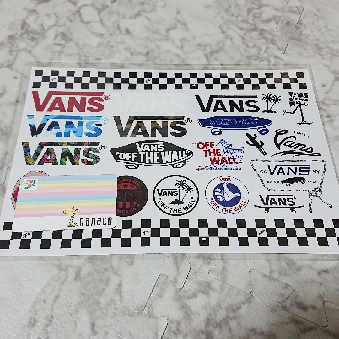 VANS(ヴァンズ)の送料無料 VANS ステッカーセット 1シート 22枚 スケボー スケートボード スポーツ/アウトドアのスポーツ/アウトドア その他(スケートボード)の商品写真