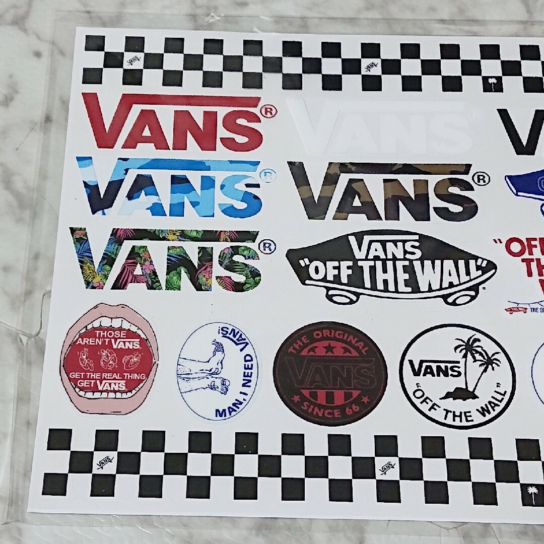 VANS(ヴァンズ)の送料無料 VANS ステッカーセット 1シート 22枚 スケボー スケートボード スポーツ/アウトドアのスポーツ/アウトドア その他(スケートボード)の商品写真