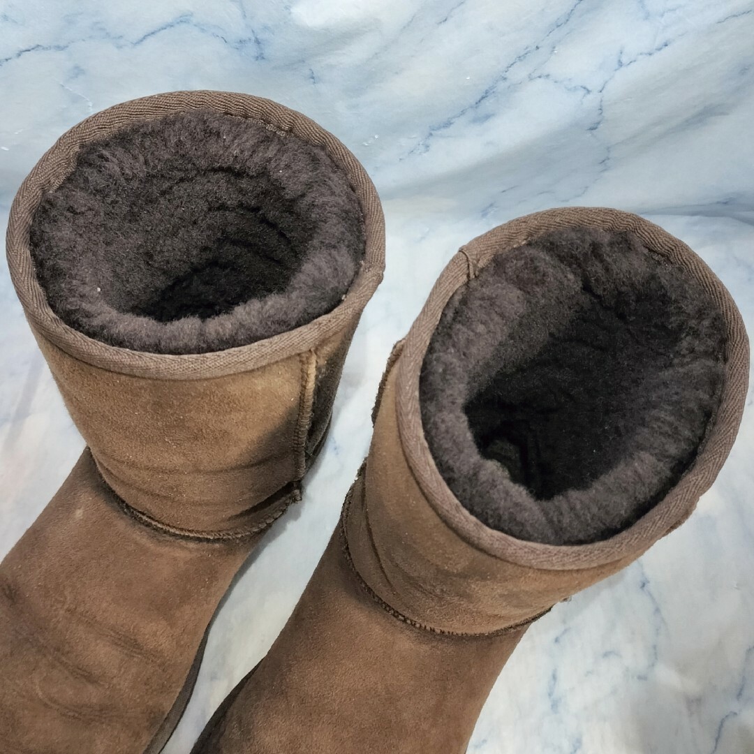 UGG AUSTRALIA(アグオーストラリア)の【★送料無料★超人気モデル】アグオーストラリア クラシック チョコレート23cm レディースの靴/シューズ(ブーツ)の商品写真