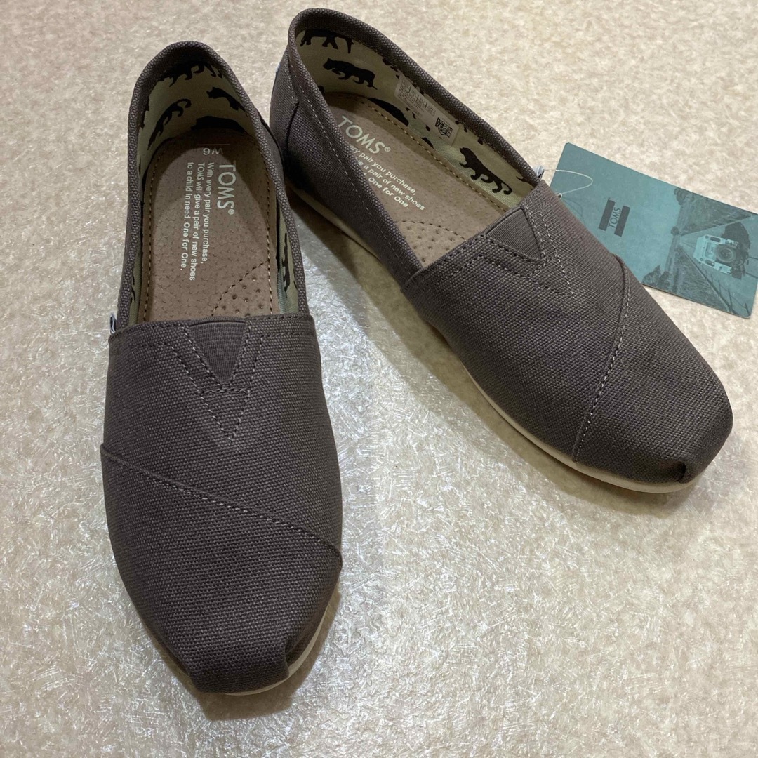 TOMS(トムズ)の新品　スリッポン　23センチ レディースの靴/シューズ(スリッポン/モカシン)の商品写真