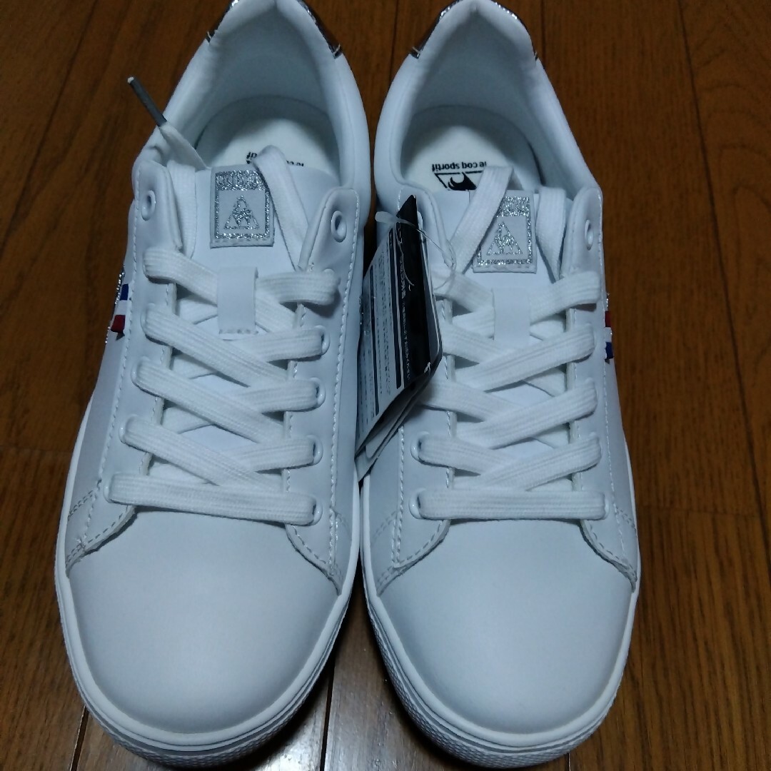 le coq sportif(ルコックスポルティフ)のGW SALE❕【ﾙｺｯｸｽﾎﾟﾙﾃｨﾌ】軽量❕白いスニーカー/ 24センチ レディースの靴/シューズ(スニーカー)の商品写真