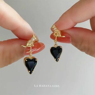 ロイスクレヨン(Lois CRAYON)のLaHabanagirl ブラックハート×猫モチーフ ピアス ゴールド (ピアス)